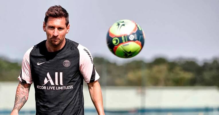 cầu thủ lionel messi đã chuyển đến ligue 1 vào năm nào